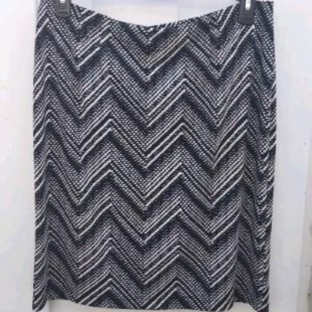 Easywear by Chico's Skirt Womens 2 Black and White Knit Packable No Iron Chevron